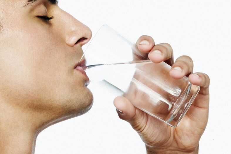 un bărbat bea 7 kg de apă pentru slăbire pe săptămână